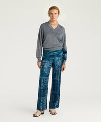 William Metallic V Neck