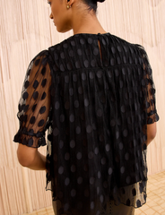 Nitara Lace S/S Top